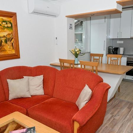 Apartments Dora Яйце Екстериор снимка