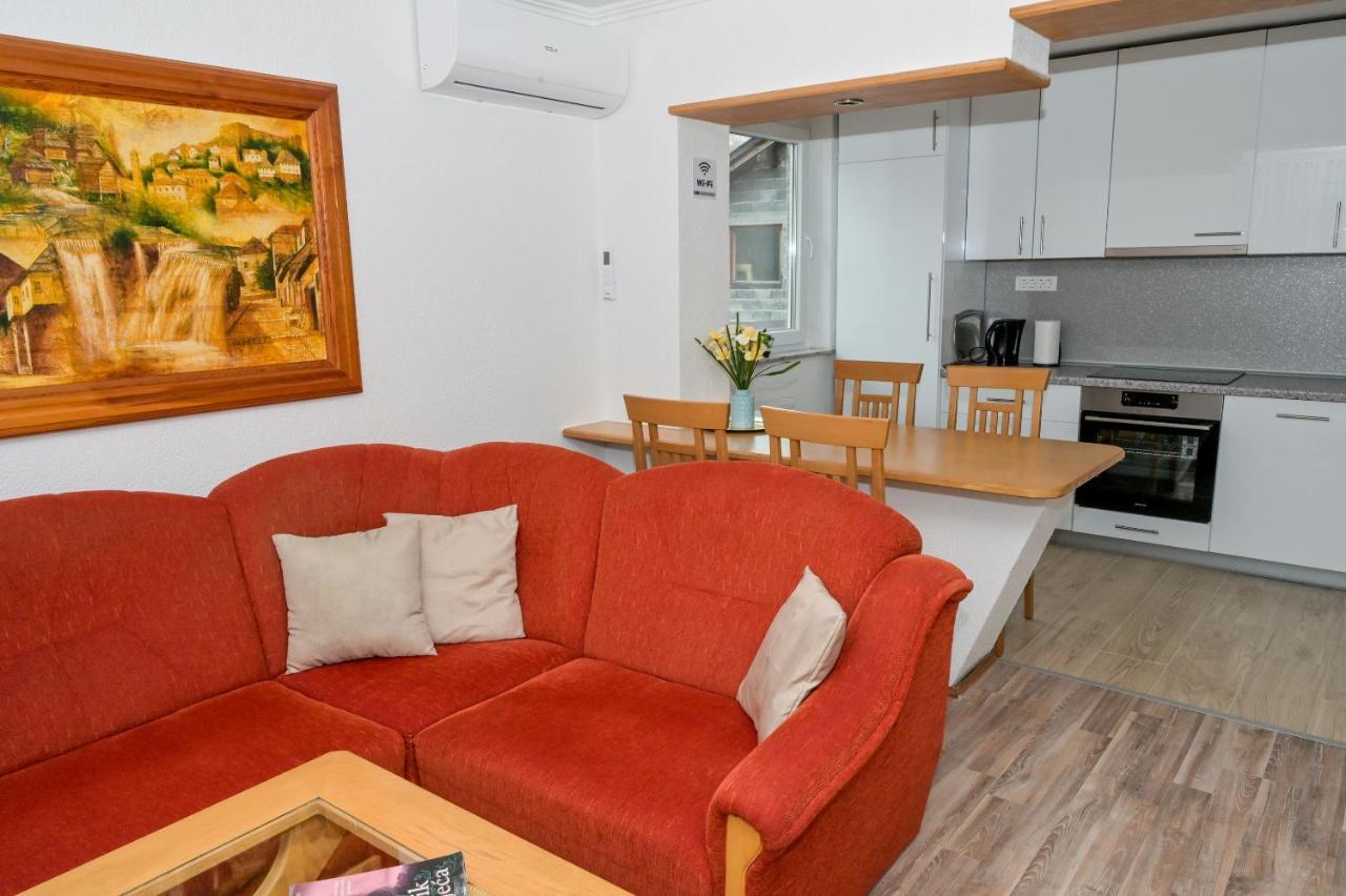 Apartments Dora Яйце Екстериор снимка