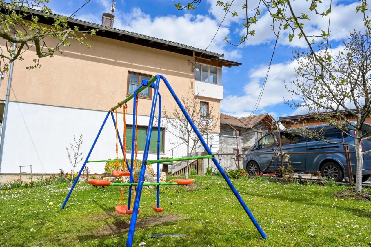 Apartments Dora Яйце Екстериор снимка