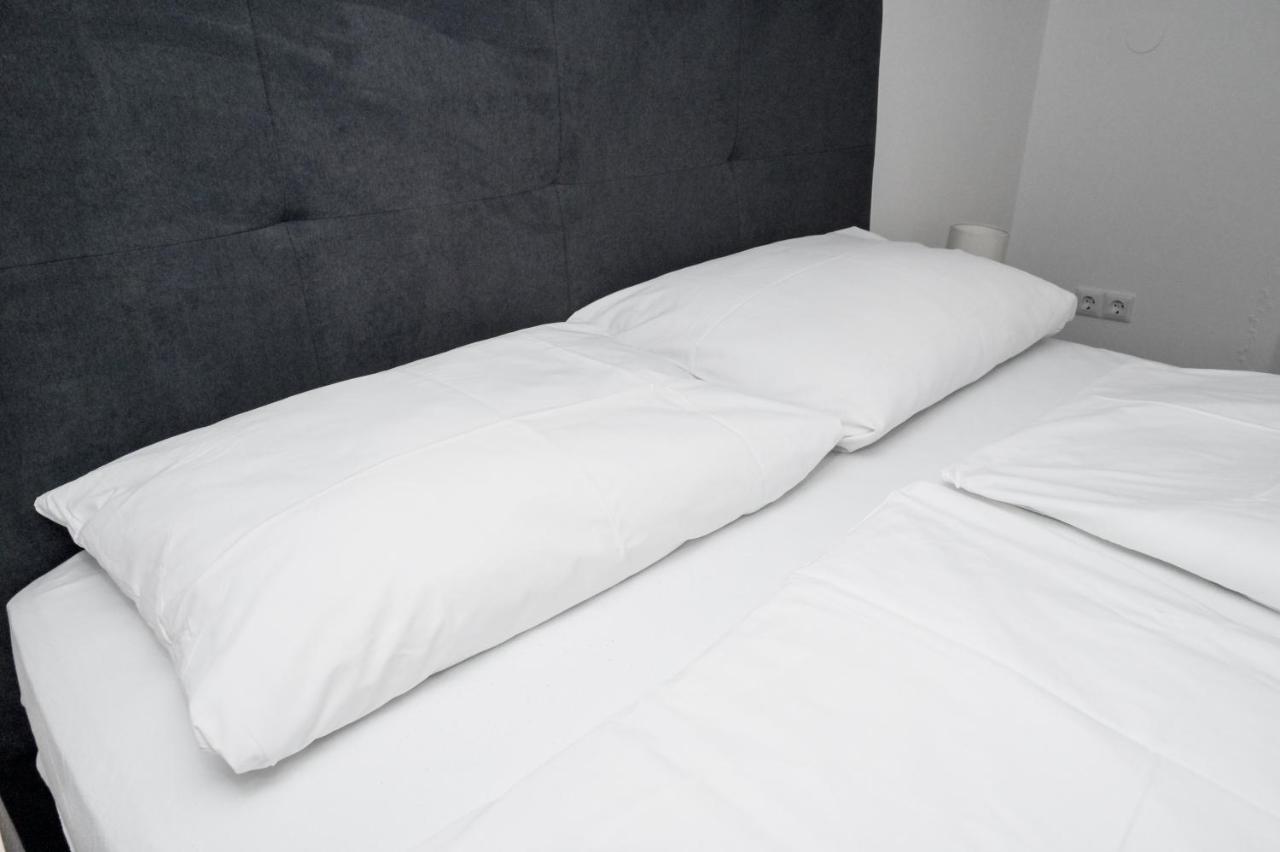 Apartments Dora Яйце Екстериор снимка