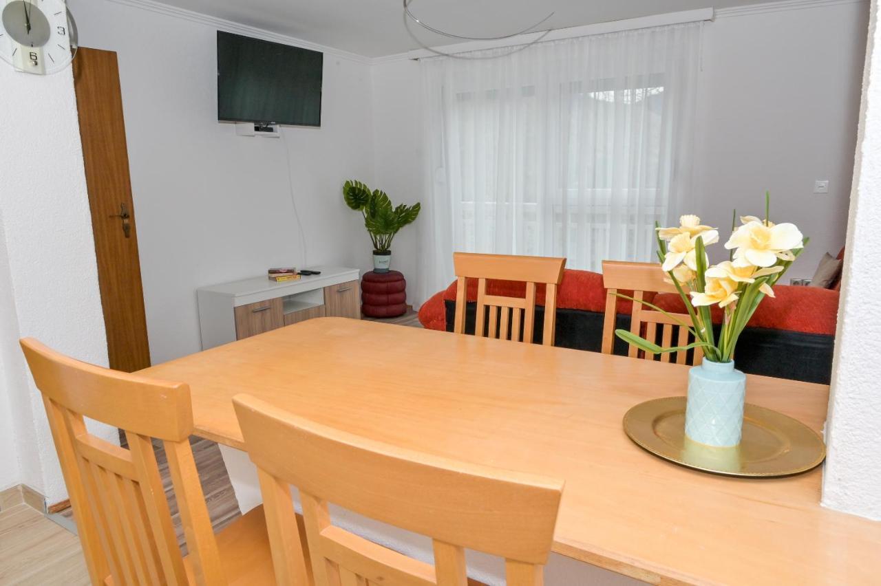 Apartments Dora Яйце Екстериор снимка