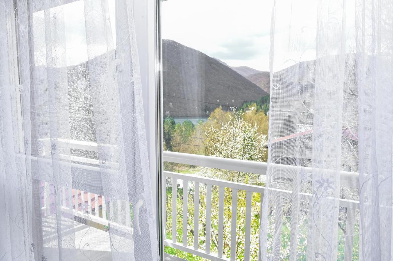 Apartments Dora Яйце Екстериор снимка
