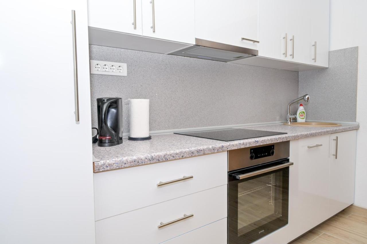 Apartments Dora Яйце Екстериор снимка