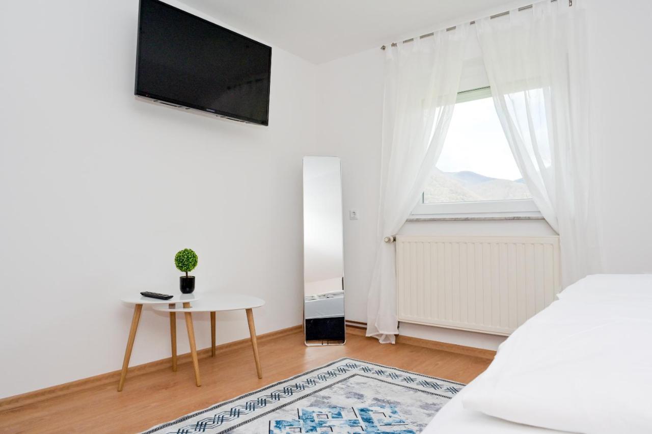 Apartments Dora Яйце Екстериор снимка