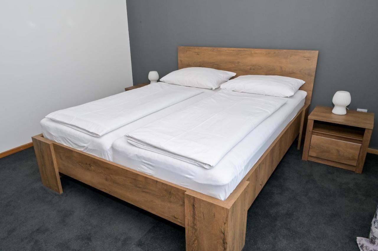Apartments Dora Яйце Екстериор снимка