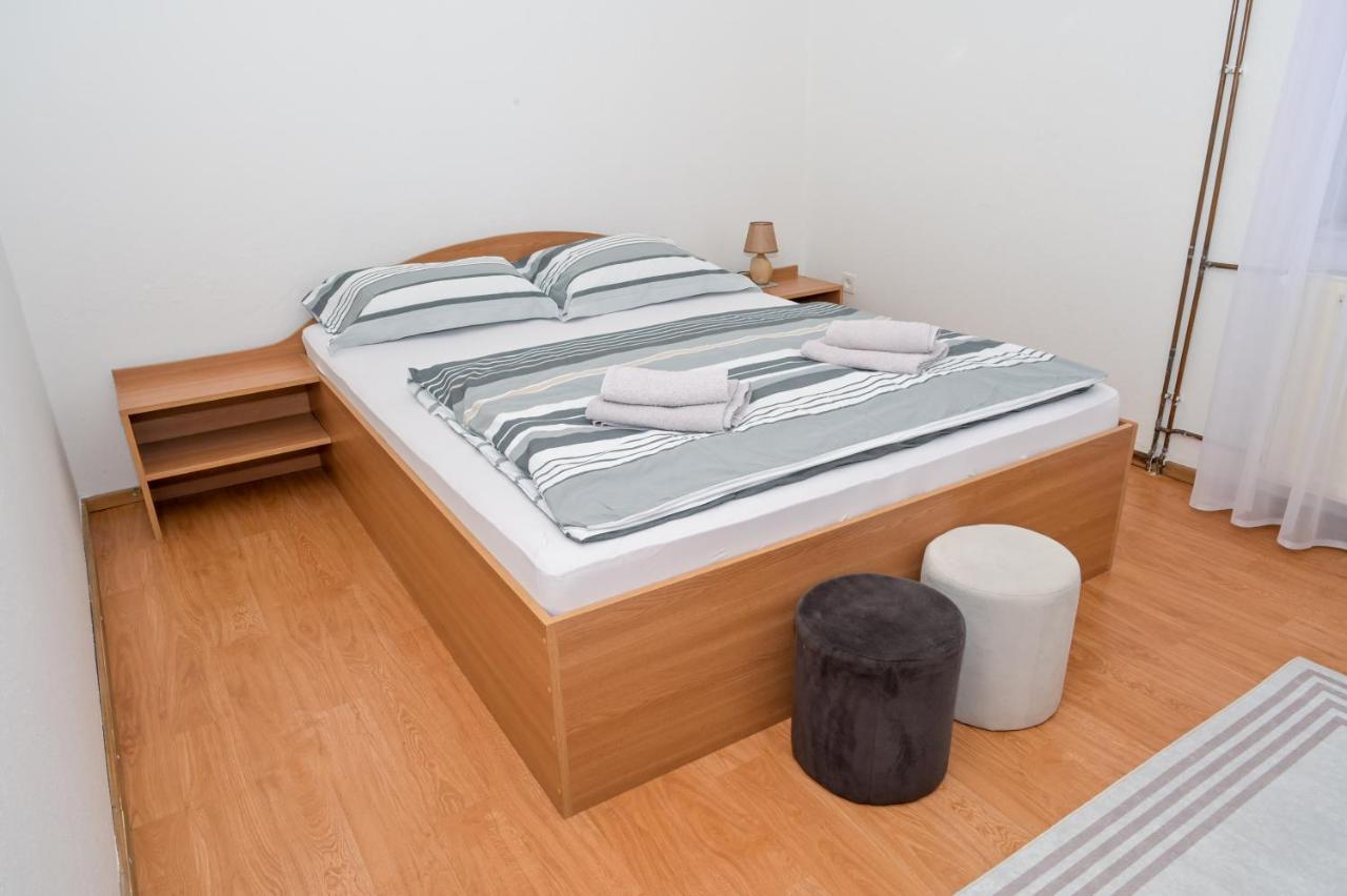 Apartments Dora Яйце Екстериор снимка