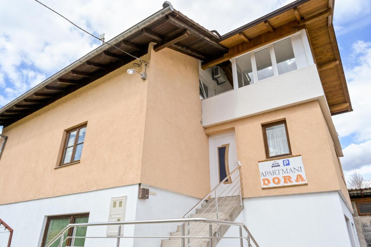 Apartments Dora Яйце Екстериор снимка